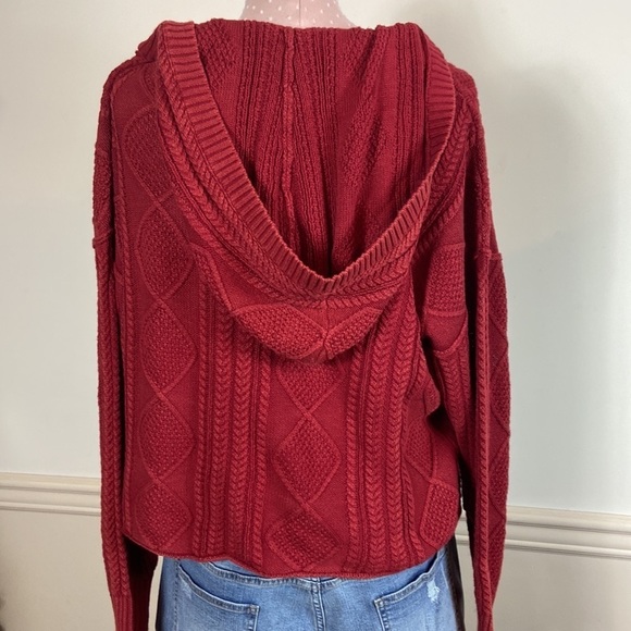 Pol hooded cable knit sweater — red - Picture 5 of 6